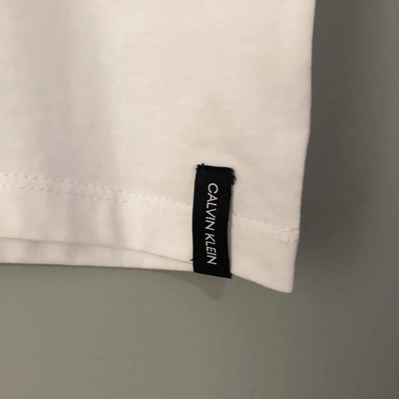 NWT Men’s Calvin Klein T-Shirt - Picture 3 of 5